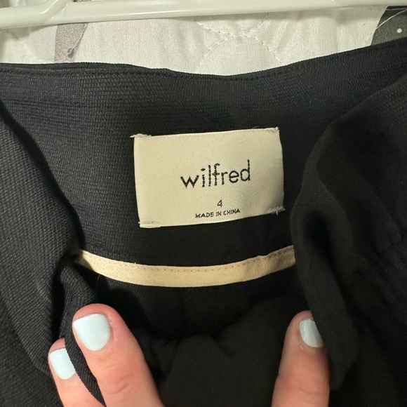 Wilfred paper bag shorts size 4 - Picture 2 of 2